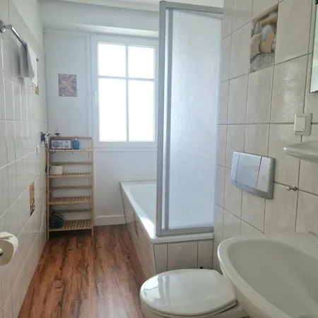 Apartment Stilvolle Mit Gemuetlichem Balkon In *