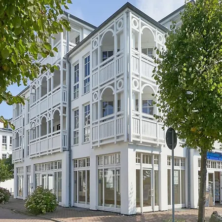 Stilvolle Mit Gemuetlichem Balkon In *